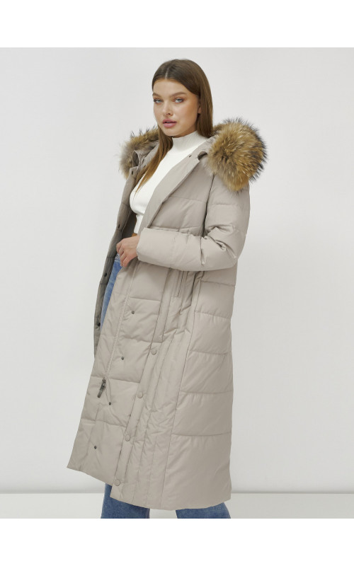 Длинный женский пуховик с мехом енота.