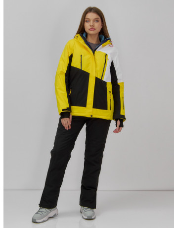 Женский горнолыжный костюм для активного отдыха.