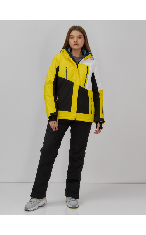 Женский горнолыжный костюм для активного отдыха.