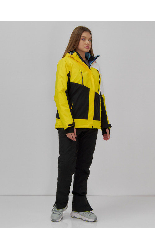 Женский горнолыжный костюм для активного отдыха.