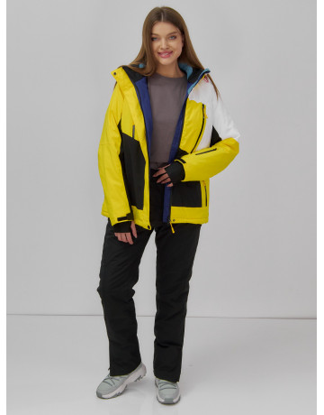 Женский горнолыжный костюм для активного отдыха.