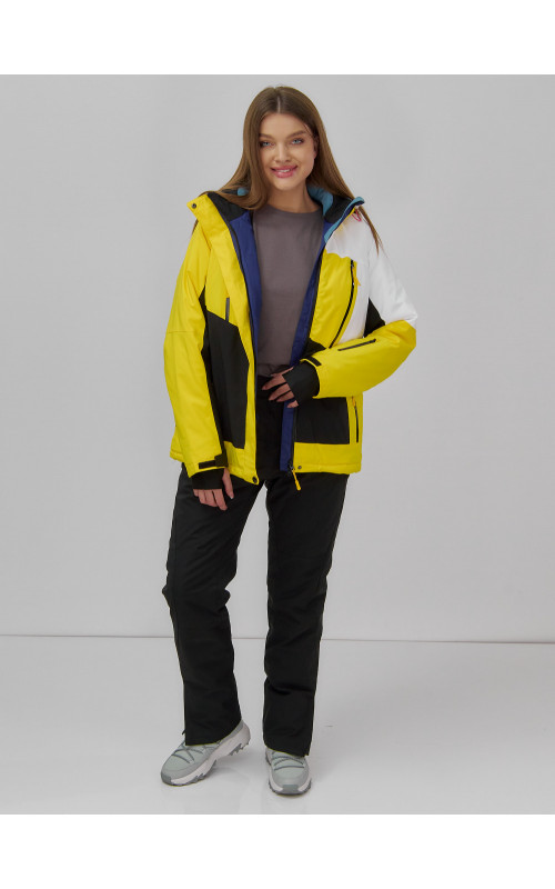 Женский горнолыжный костюм для активного отдыха.