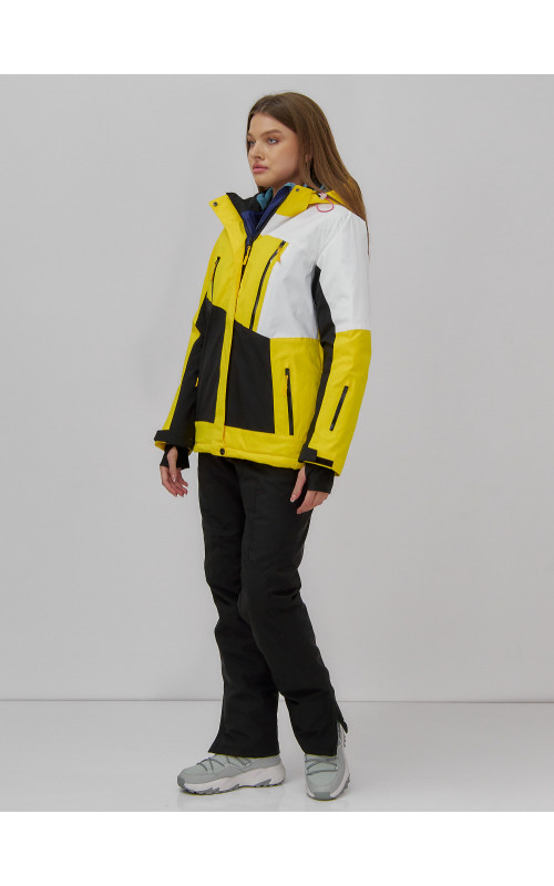 Женский горнолыжный костюм для активного отдыха.