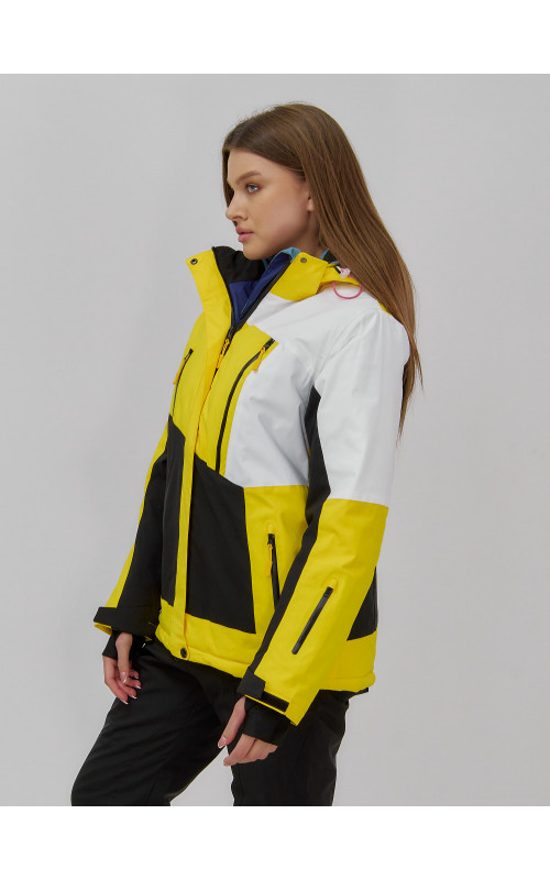 Женский горнолыжный костюм для активного отдыха.