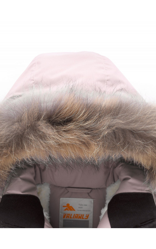 Зимняя парка для девочек розовая с капюшоном.